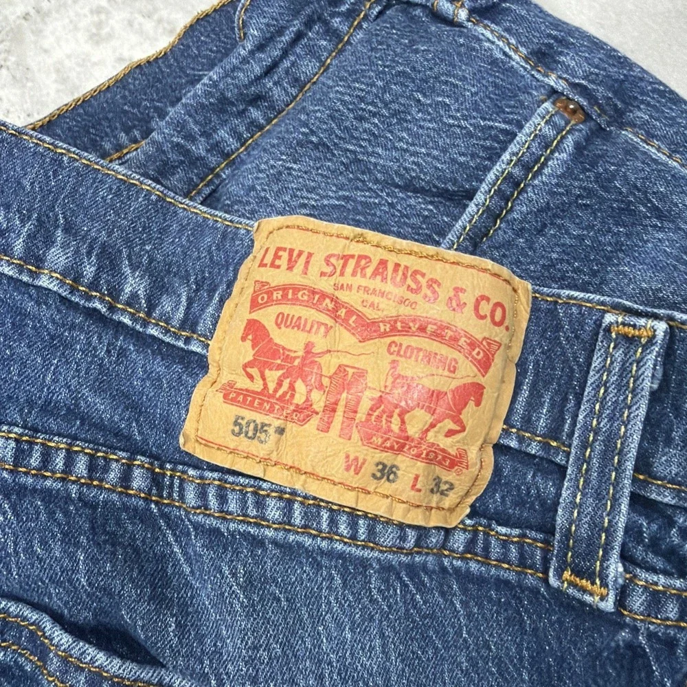Levis 505 Light Wash Blue Denim Mens Jeans 36x32 Straight Fit Cowboy Stretch